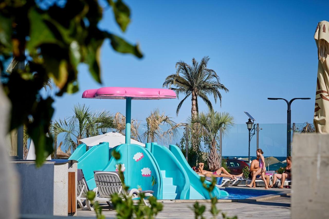 Glamour Red Apartment 22 In Spa Pool Resort مامايا المظهر الخارجي الصورة