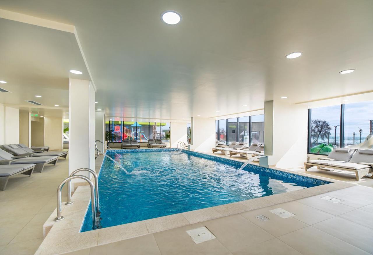 Glamour Red Apartment 22 In Spa Pool Resort مامايا المظهر الخارجي الصورة