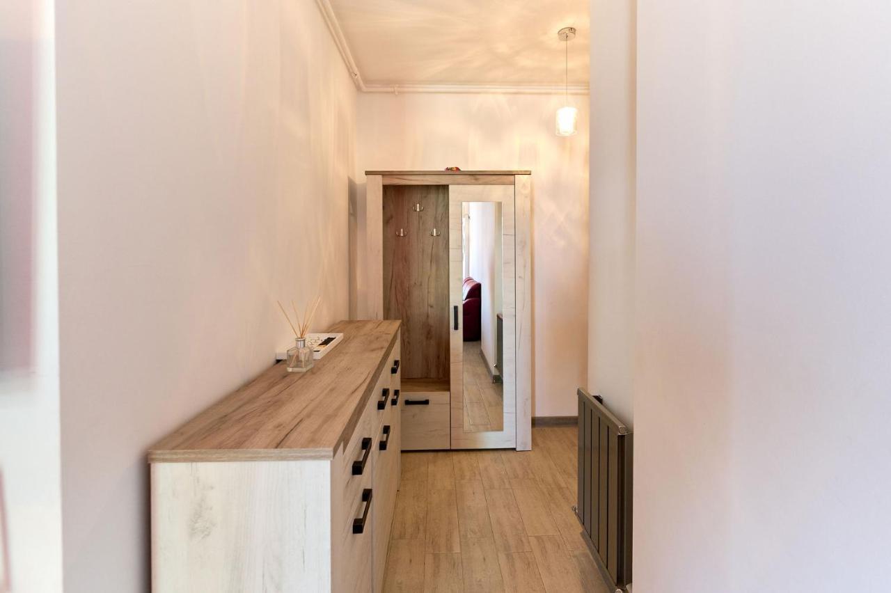 Glamour Red Apartment 22 In Spa Pool Resort مامايا المظهر الخارجي الصورة