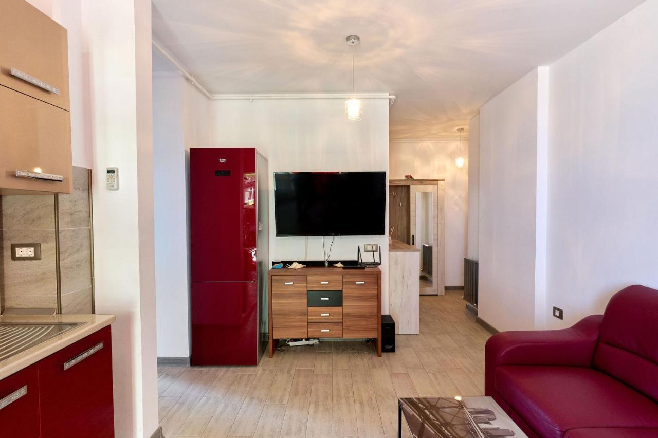 Glamour Red Apartment 22 In Spa Pool Resort مامايا المظهر الخارجي الصورة