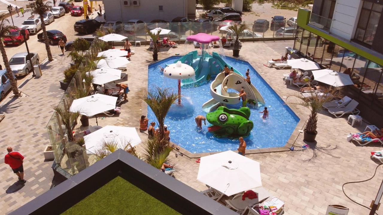 Glamour Red Apartment 22 In Spa Pool Resort مامايا المظهر الخارجي الصورة