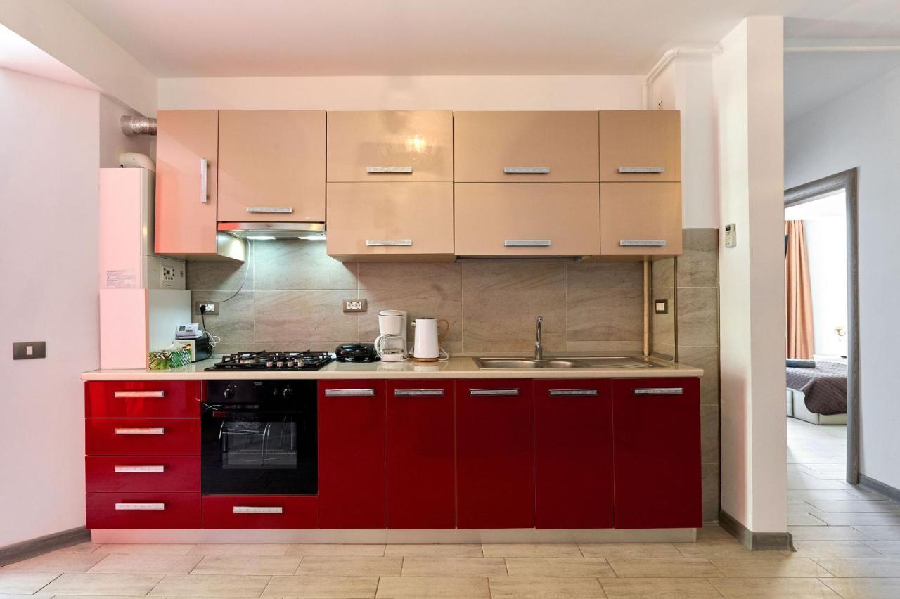 Glamour Red Apartment 22 In Spa Pool Resort مامايا المظهر الخارجي الصورة