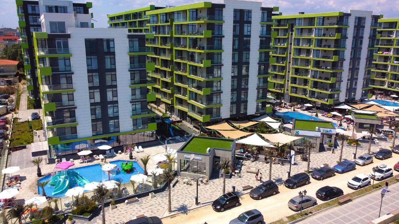 Glamour Red Apartment 22 In Spa Pool Resort مامايا المظهر الخارجي الصورة