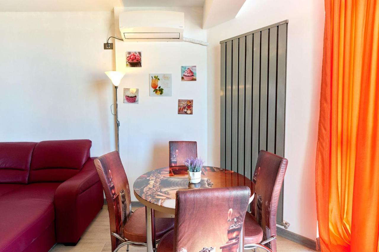Glamour Red Apartment 22 In Spa Pool Resort مامايا المظهر الخارجي الصورة